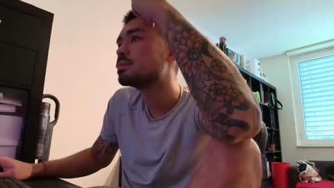 Snapshot of dixonhuang chatting on 09.19.25 D online show from 09.19.25