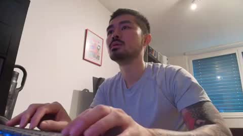 Snapshot of dixonhuang chatting on 10.03.25 D online show from 10.03.25