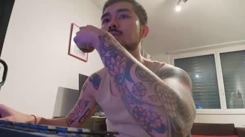 Snapshot of dixonhuang chatting on 10.08.25 D online show from 10.08.25