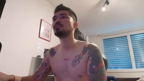 Snapshot of dixonhuang chatting on 11.14.25 D online show from 11.14.25