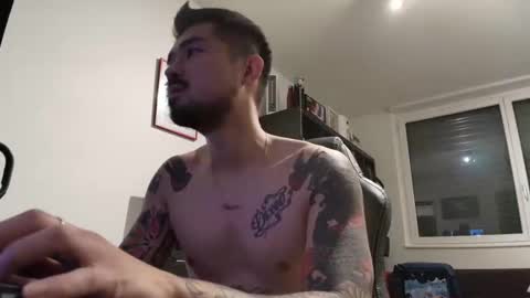 Snapshot of dixonhuang chatting on 11.15.25 D online show from 11.15.25