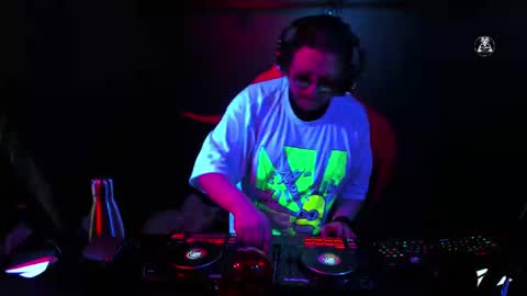 Snapshot of dj_capitain_claw chatting on 03.09.25 Adrian Arturo online show from 03.09.25