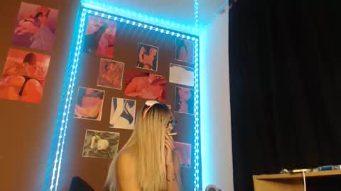 doeschi_fox online show from 04.20.26