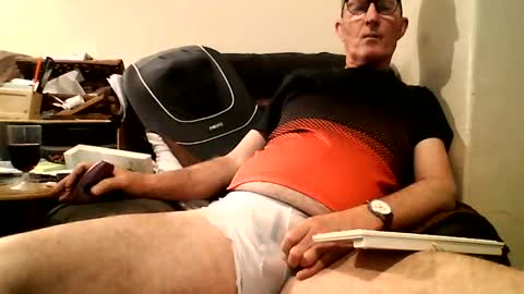 Snapshot of doggsaur chatting on 12.27.24 Doggsaur online show from 12.27.24