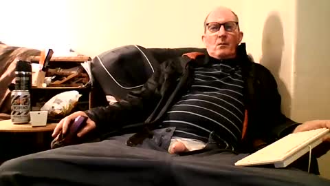 Snapshot of doggsaur chatting on 01.13.25 Doggsaur online show from 01.13.25