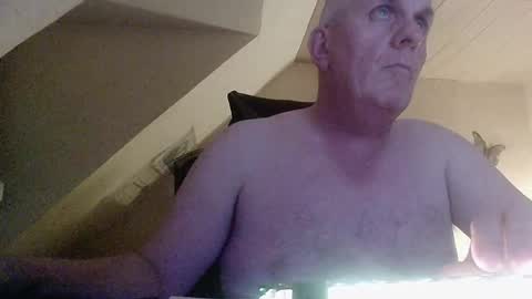 Snapshot of doggy2629 chatting on 10.22.25 doggy2629 online show from 10.22.25