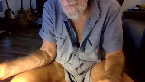 Snapshot of dogluc7 chatting on 04.27.26 dogluc7 online show from 04.27.26