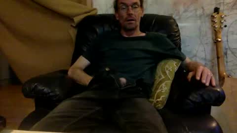 Snapshot of dogstarmanitee chatting on 10.05.25 dogstarmanitee online show from 10.05.25