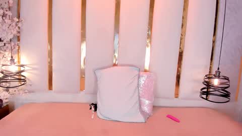 Snapshot of dojameow_1 chatting on 12.19.25 online show from 12.19.25