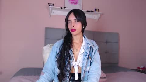 Snapshot of dolce_horny chatting on 10.29.25 Dolce online show from 10.29.25