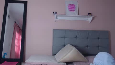 Snapshot of dolce_horny chatting on 11.24.25 Dolce online show from 11.24.25