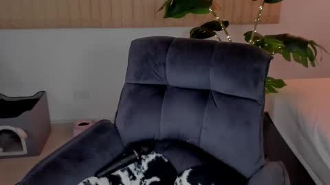 Snapshot of dolcebaddie chatting on 11.14.25 Hii Dont forget to follow me . online show from 11.14.25