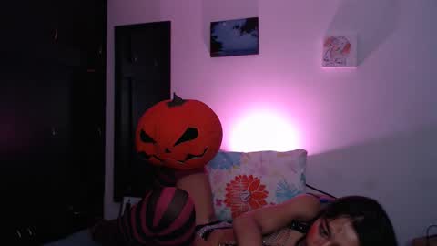 Snapshot of dolceclown_ chatting on 11.01.25 dolceclown_ online show from 11.01.25