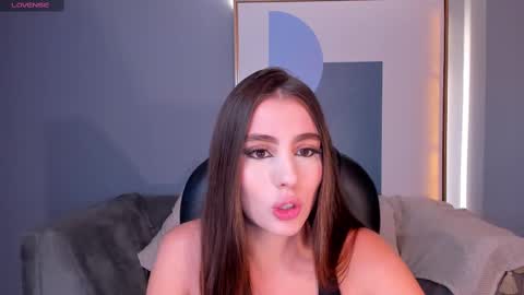 Snapshot of dolcieelliot chatting on 03.03.25 Dolcie online show from 03.03.25