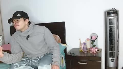 Auro and Santiago online show from 02.10.25