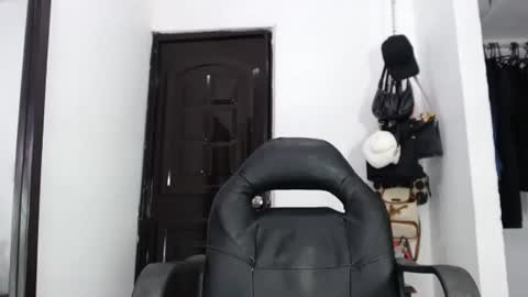 Snapshot of doll_dollys_ chatting on 01.21.25 doll_dollys_ online show from 01.21.25