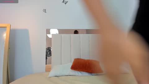 doll_isa_ online show from 01.14.26