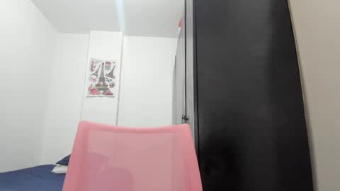 Snapshot of doll_oriana chatting on 12.17.24 doll_oriana online show from 12.17.24