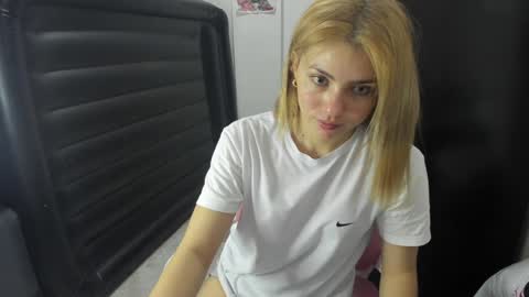 Snapshot of doll_oriana chatting on 12.26.24 doll_oriana online show from 12.26.24