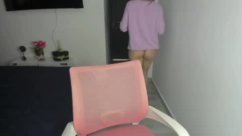 Snapshot of doll_oriana chatting on 03.04.25 doll_oriana online show from 03.04.25