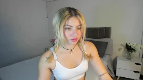Snapshot of doll_oriana chatting on 09.25.25 doll_oriana online show from 09.25.25