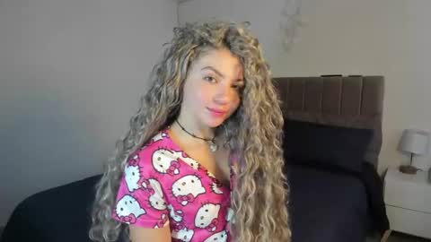 Snapshot of doll_oriana chatting on 10.22.25 doll_oriana online show from 10.22.25