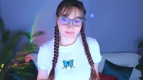 Snapshot of doll_tessa chatting on 09.29.25 Tessa online show from 09.29.25