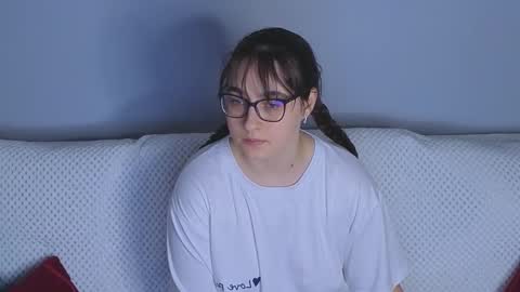 Snapshot of doll_tessa chatting on 11.23.25 Tessa online show from 11.23.25