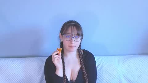 Snapshot of doll_tessa chatting on 04.22.26 Tessa online show from 04.22.26