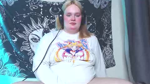Snapshot of dolled_up_cvnt chatting on 10.08.25 Miss Rose online show from 10.08.25