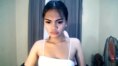 Snapshot of dolly_angel2 chatting on 02.24.25 dolly_angel2 online show from 02.24.25