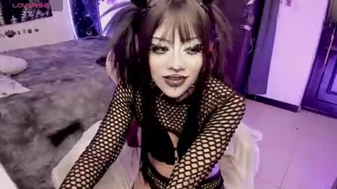 Snapshot of dolly_bones chatting on 06.19.26 dolly_bones online show from 06.19.26
