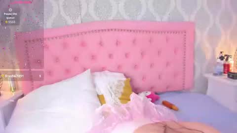 Snapshot of dolly_kitter chatting on 06.14.26 dolly_kitter online show from 06.14.26