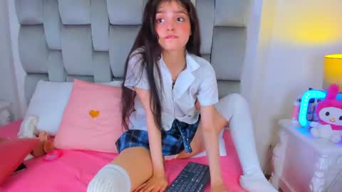 Snapshot of dolly_kitter chatting on 06.29.26 dolly_kitter online show from 06.29.26