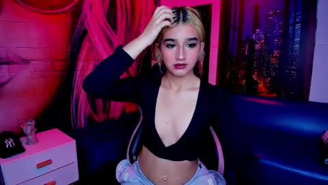 Dolly pocket online show from 02.17.26