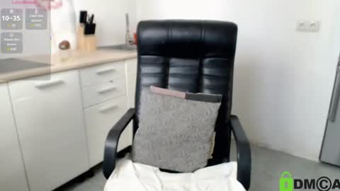 Snapshot of dolly_sun chatting on 07.23.26 ILONA online show from 07.23.26