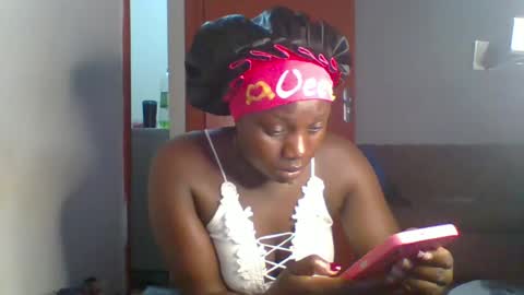 Snapshot of dollyvee chatting on 06.29.26 dollyvee online show from 06.29.26