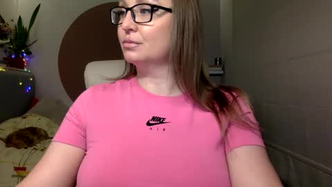 Snapshot of dom_mummy chatting on 01.19.26 DOM MUMMY online show from 01.19.26