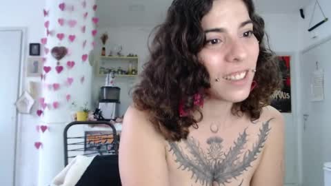 Snapshot of domenica_dos_ouros chatting on 05.27.26 sweet domme online show from 05.27.26