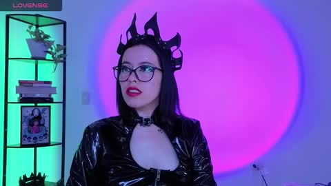 Snapshot of domgiirl chatting on 03.18.26 Mistress online show from 03.18.26