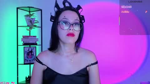 Snapshot of domgiirl chatting on 04.15.26 Mistress online show from 04.15.26