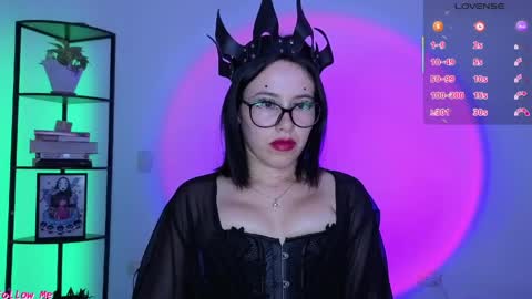 Snapshot of domgiirl chatting on 05.20.26 Mistress online show from 05.20.26