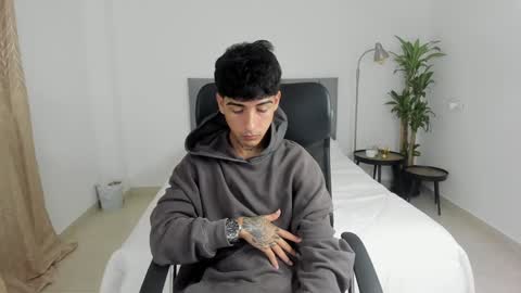 Snapshot of domi_master chatting on 02.26.25 MASTER online show from 02.26.25