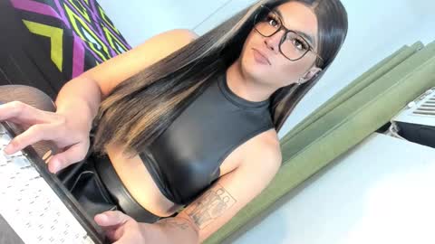 Snapshot of domina_angela chatting on 10.16.25 ANGELA online show from 10.16.25