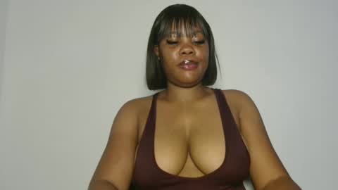 Snapshot of domina_veloura27 chatting on 05.24.26 laura online show from 05.24.26