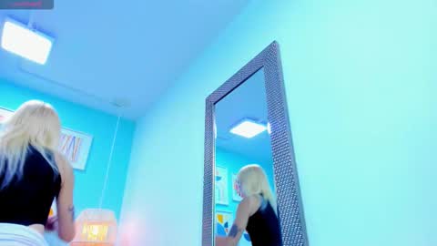 Snapshot of dominadiosa__ chatting on 10.23.25 Alexa online show from 10.23.25