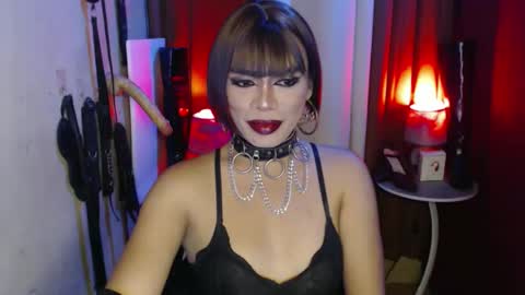 Snapshot of dominantrix_diannaxxx chatting on 09.20.25 diana online show from 09.20.25