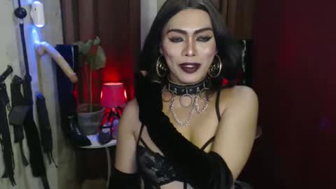 Snapshot of dominantrix_diannaxxx chatting on 04.25.26 diana online show from 04.25.26