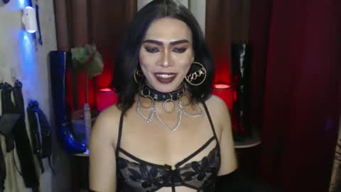 Snapshot of dominantrix_diannaxxx chatting on 05.03.26 diana online show from 05.03.26