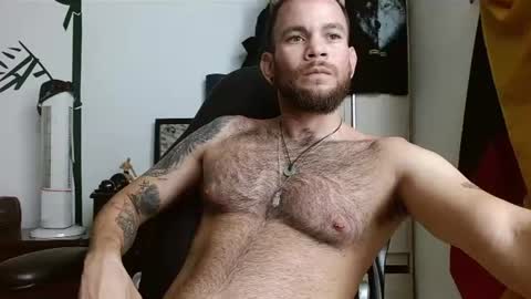 Snapshot of dominantthewolf chatting on 07.10.26 Logan - INDEPENDET MODEL online show from 07.10.26